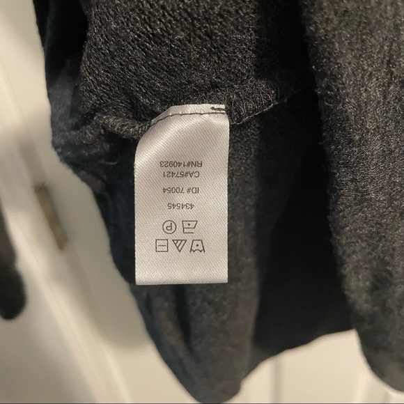 *DONATED* Lou & Grey | Pockets | Women’s Grey Sweater | Size XS - Picture 4 of 8